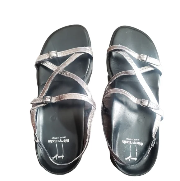 THIERRY Rabotin Wave Sandals - Picture 2 of 14